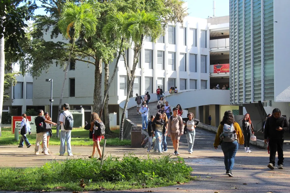 Trabajan, estudian y no tienen dónde dormir: 204 jóvenes universitarios y profesionales están sin hogar en Puerto Rico