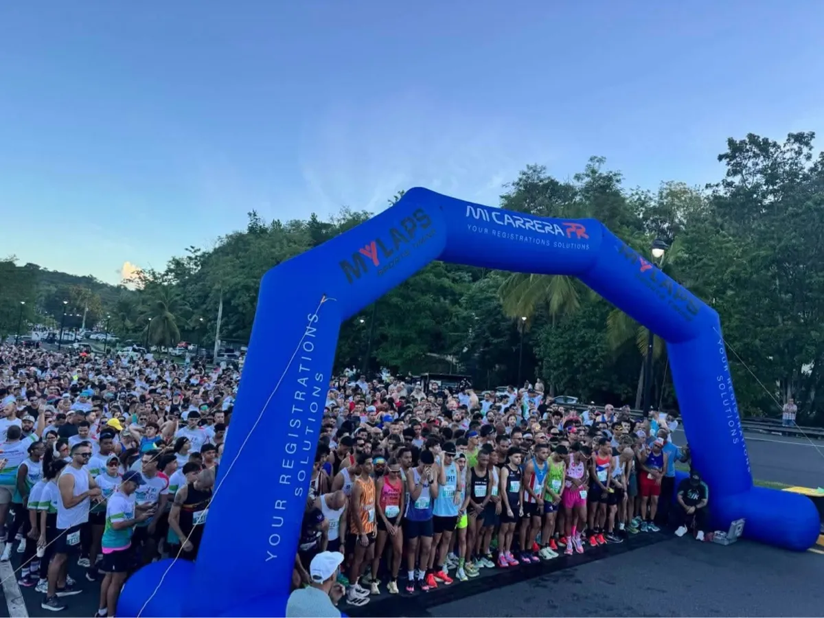 La salida multitudinaria de la edici&oacute;n 36 del 5K del Arrecosta'o en Trujillo Alto