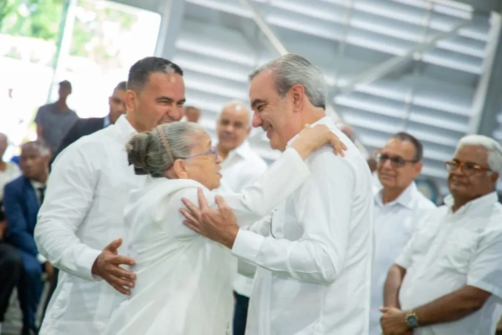 Abinader retoma su agenda en el país: entrega 836 apartamentos e inaugura una escuela este sábado
