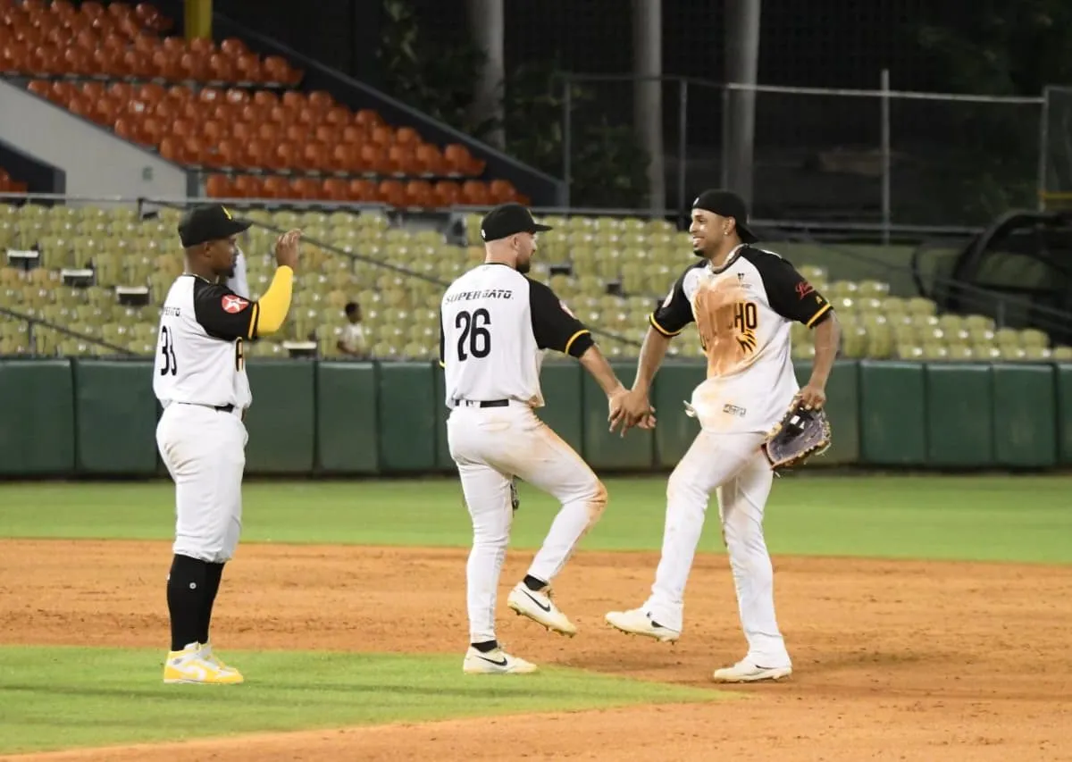 El pitcheo aguilucho retiró a 17 en fila y las Águilas lograron su primer triunfo ante los Gigantes