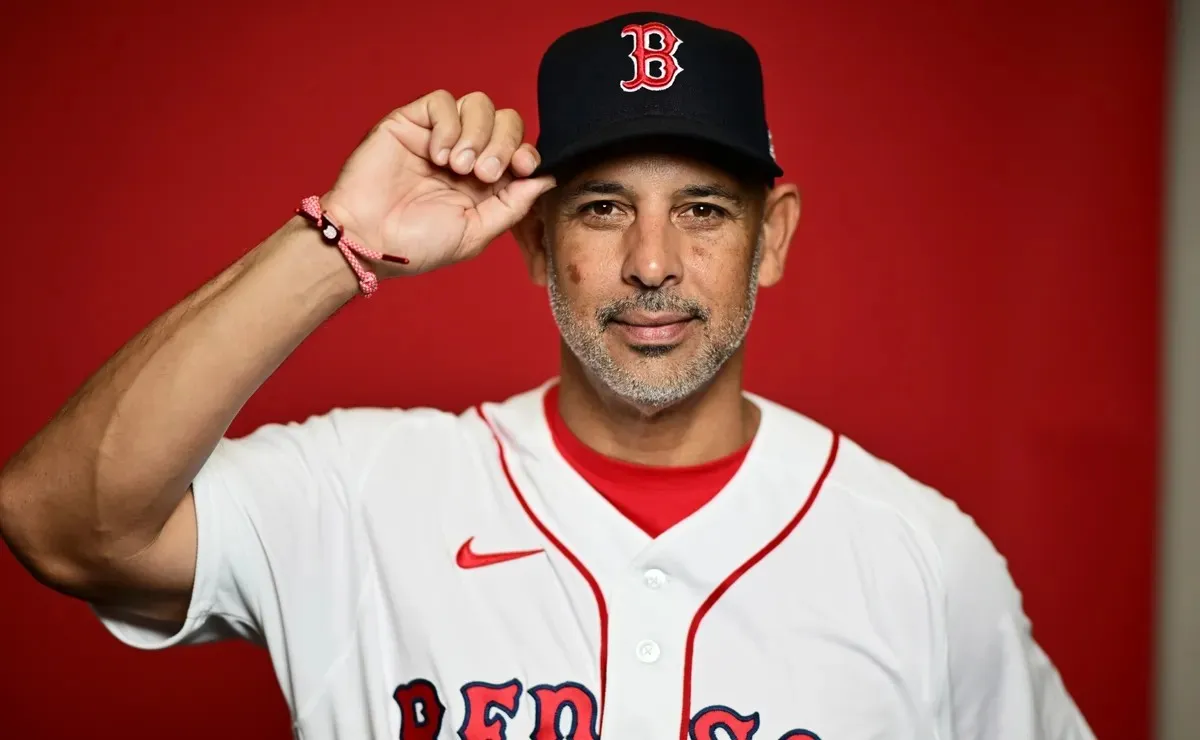 Alex Cora extiende su pausa: no dirigirá en las Grandes Ligas en 2027 y Espada conversa con Seattle