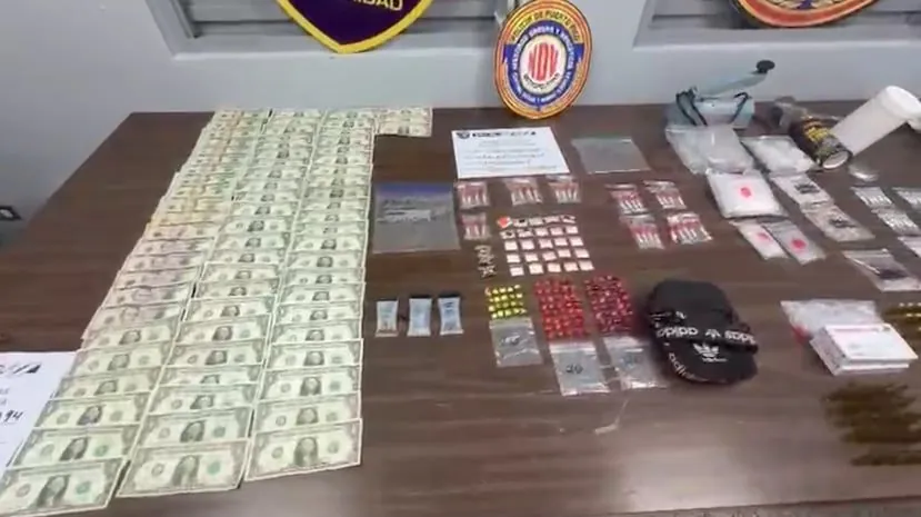 Allanamientos en Vista Hermosa ocupan armas, drogas y miles de municiones; arrestan a dos