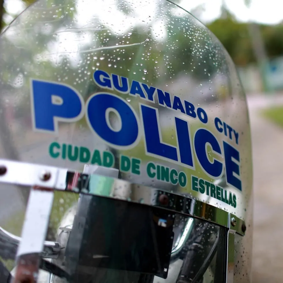 Arrestan a dos jóvenes en una motora robada tras una persecución en Guaynabo
