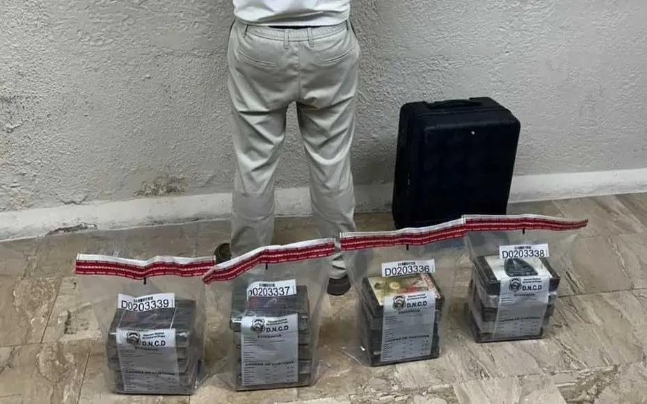 Arrestan a un español de 24 años en Punta Cana con 20 paquetes de presunta cocaína en su maleta