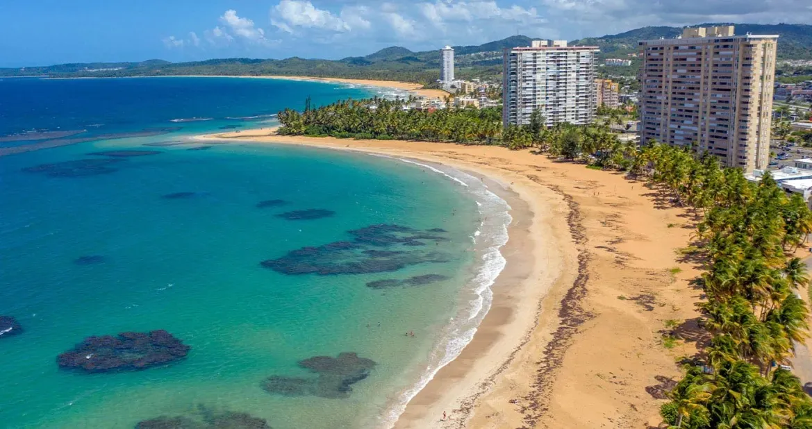 Asaltan a punta de pistola a un pescador en Playa Azul y le roban su vehículo en Luquillo