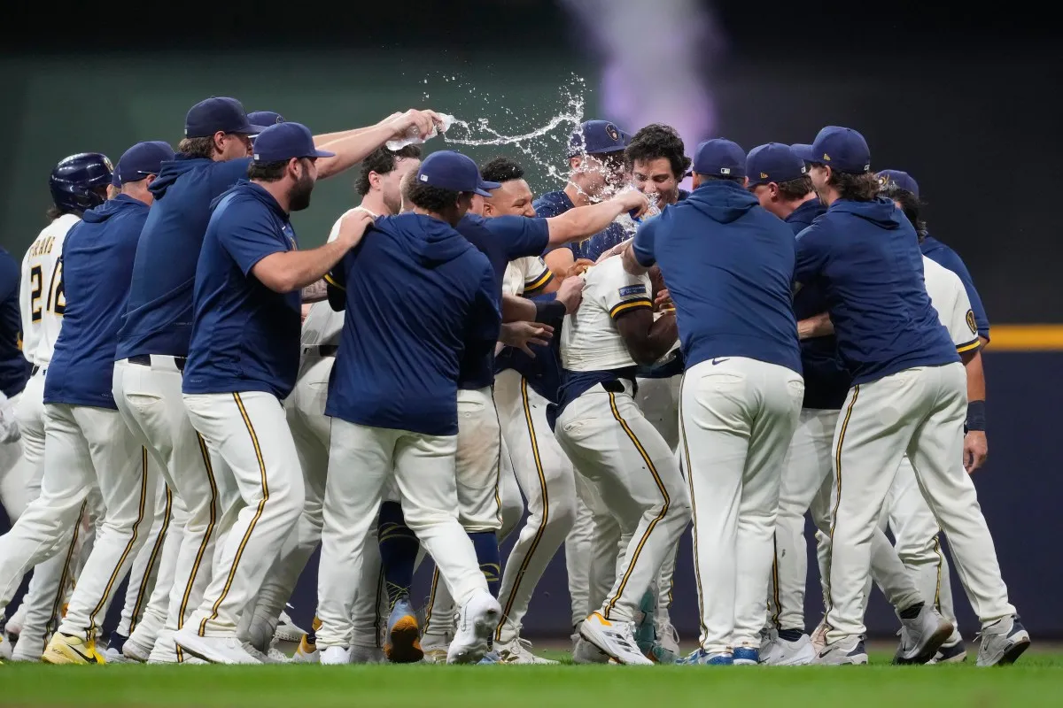 Los Brewers remontan un 0-4, vencen 5-4 a los Rays y toman ventaja de 2-0 en la Serie Mundial