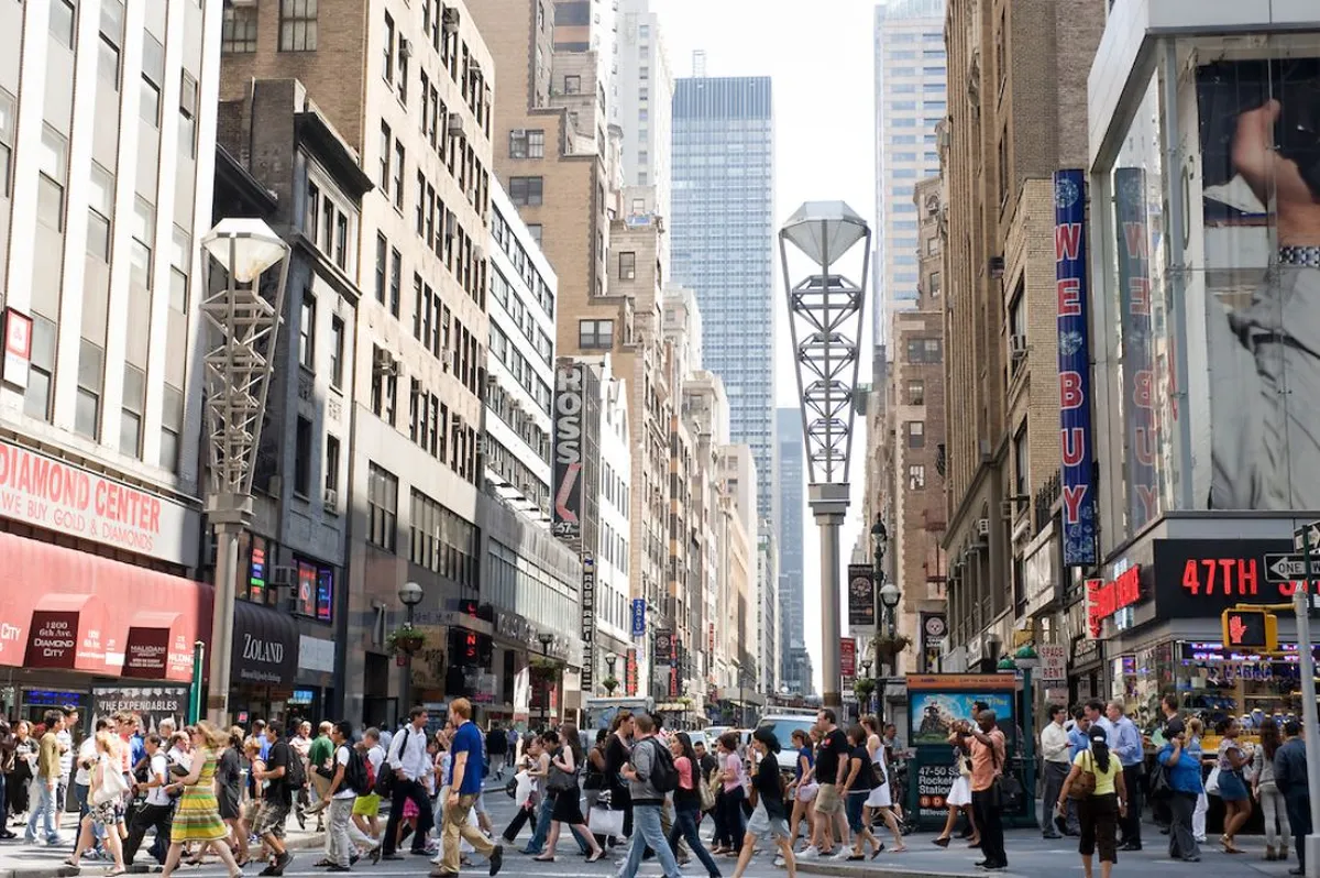 Cargos federales de odio contra la mujer acusada de atacar con una jeringa a dos hombres judíos en Manhattan