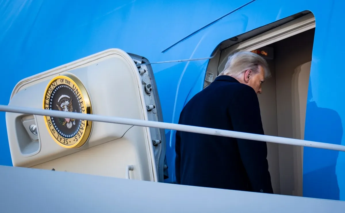 CNN le da a la Casa Blanca hasta el jueves para devolverle su sitio en el Air Force One o volverá a los tribunales