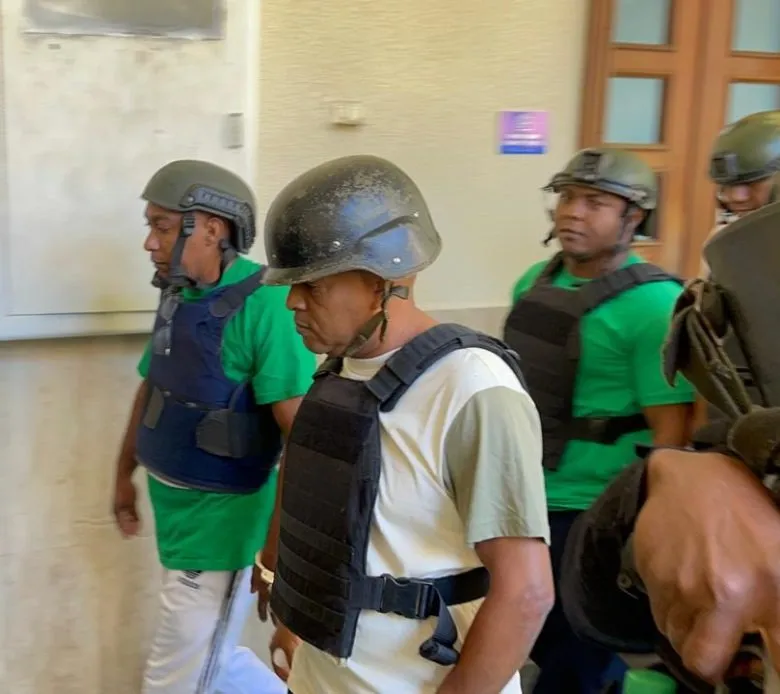 Condenan a una mujer de la red que vendía las municiones de la Policía y envían a juicio a un coronel y un capitán