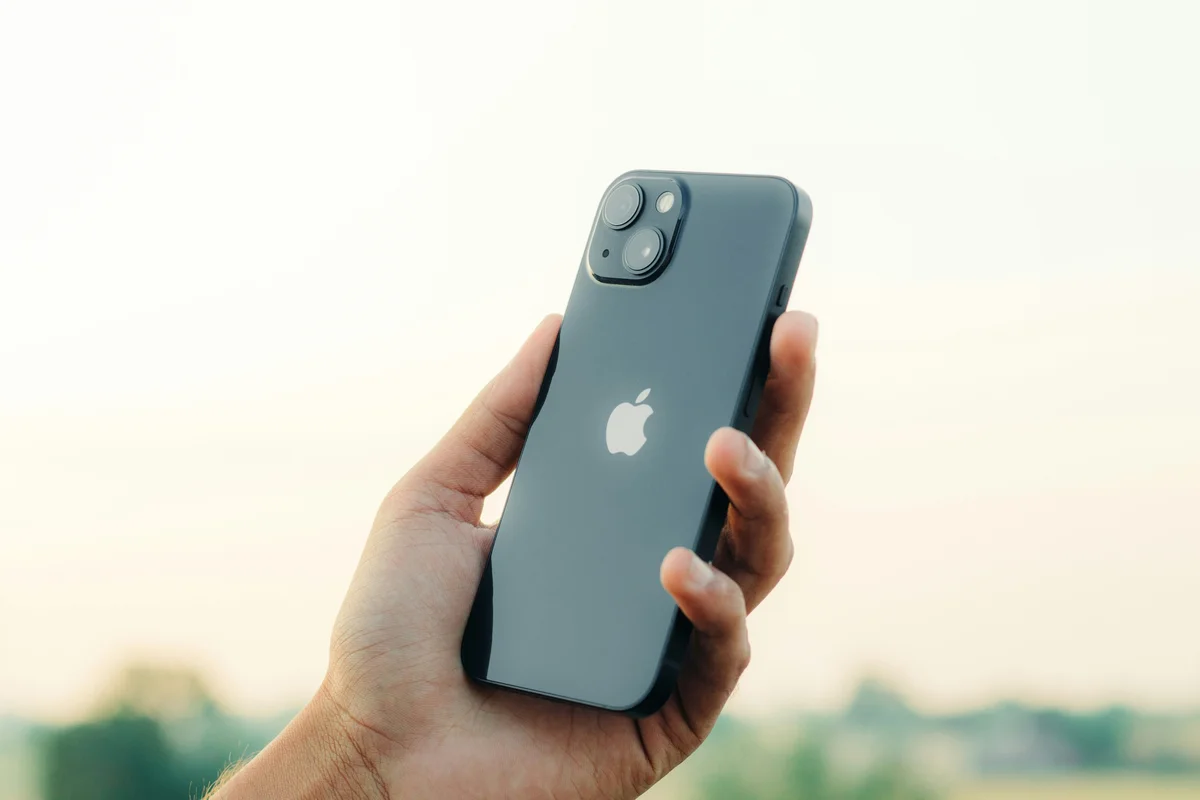 El caso de 2019 que volvió a circular: un ruso demandó a Apple porque su iPhone “lo volvió gay”