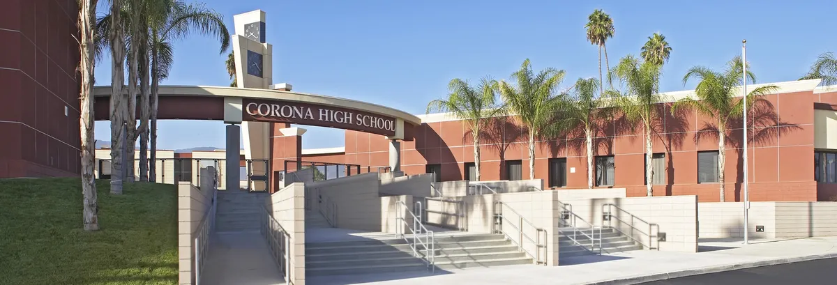 Dos adolescentes de 15 años quedan bajo custodia por presuntamente planear un ataque contra su escuela en California