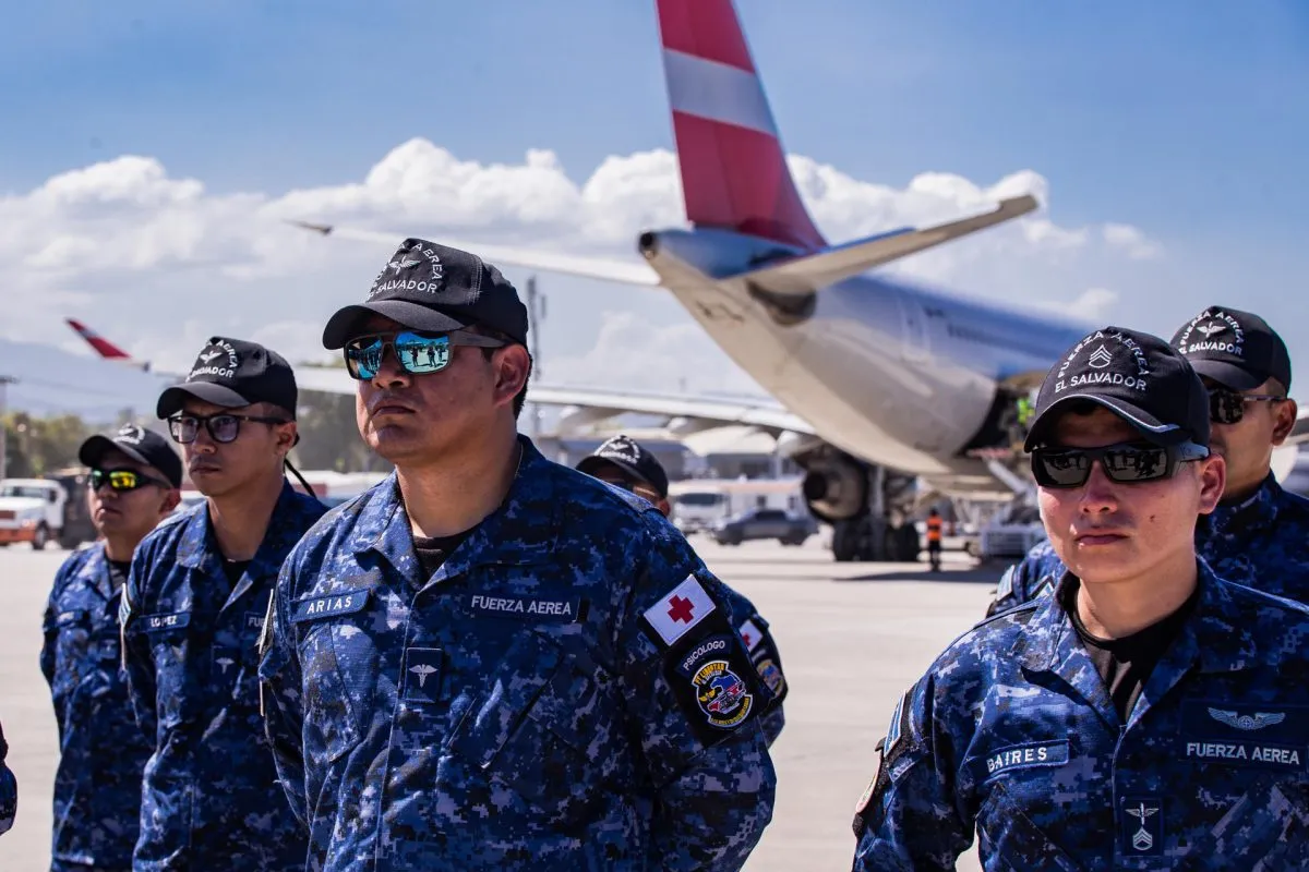 El Salvador confirma un despliegue de más de 2,000 soldados en Haití para rescatar a sus cuatro aerotécnicos desaparecidos