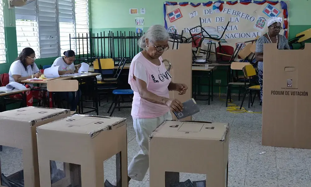 Nueva encuesta coloca al PRM al frente con 29.7 % y a la Fuerza del Pueblo en segundo lugar