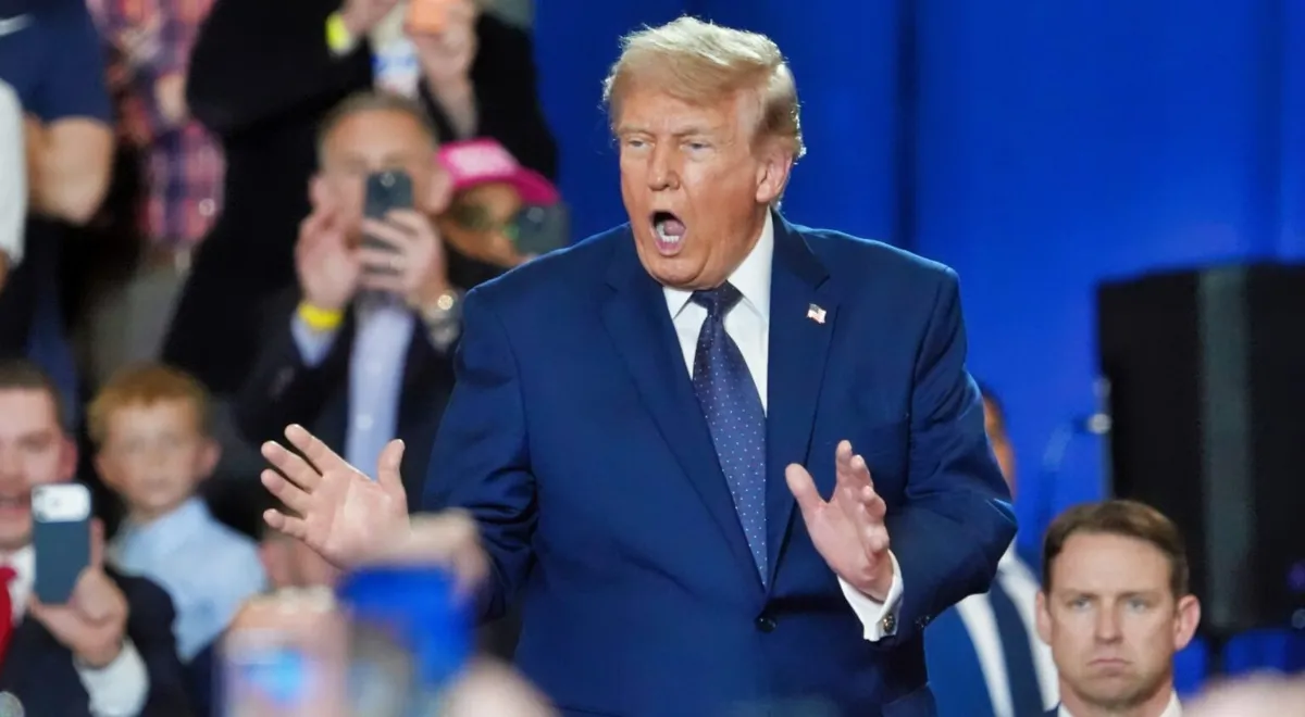 Aunque su apoyo general cayó al 31%, los evangélicos blancos siguen siendo el bastión más fiel de Trump