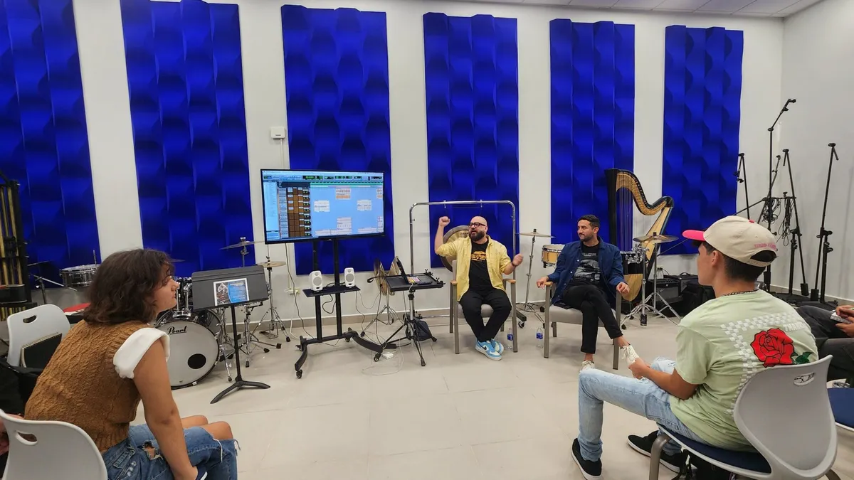 El Grammy llega por primera vez a una escuela en Guaynabo