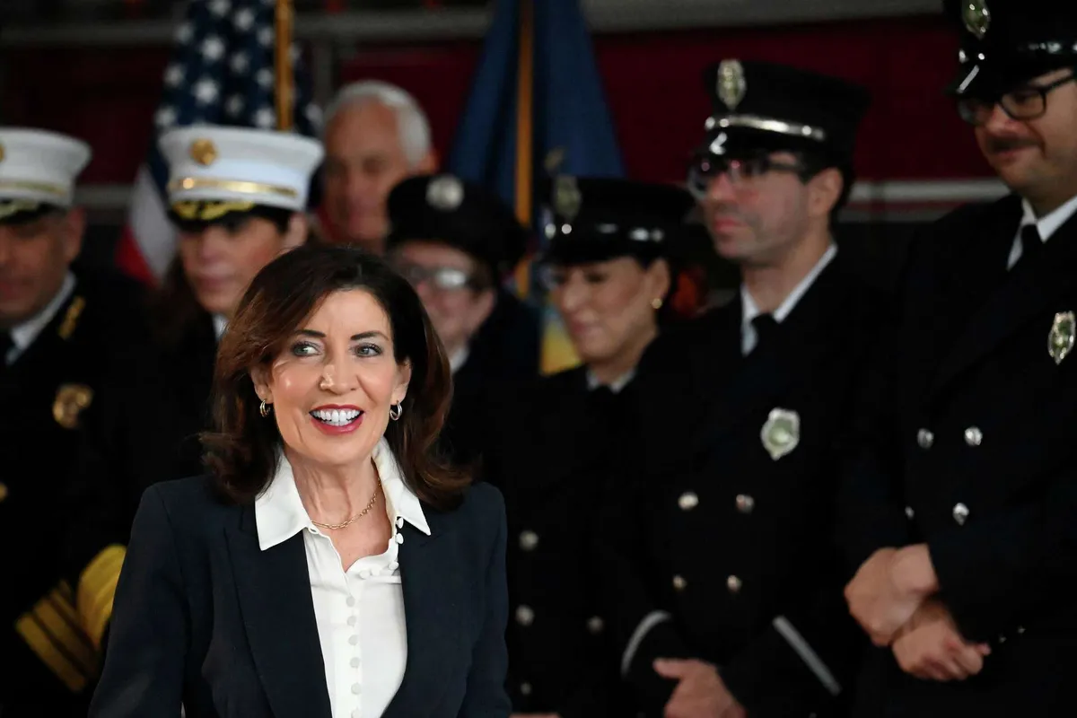 Hochul firma la ley que cuadruplica el crédito contributivo para los bomberos voluntarios de Nueva York