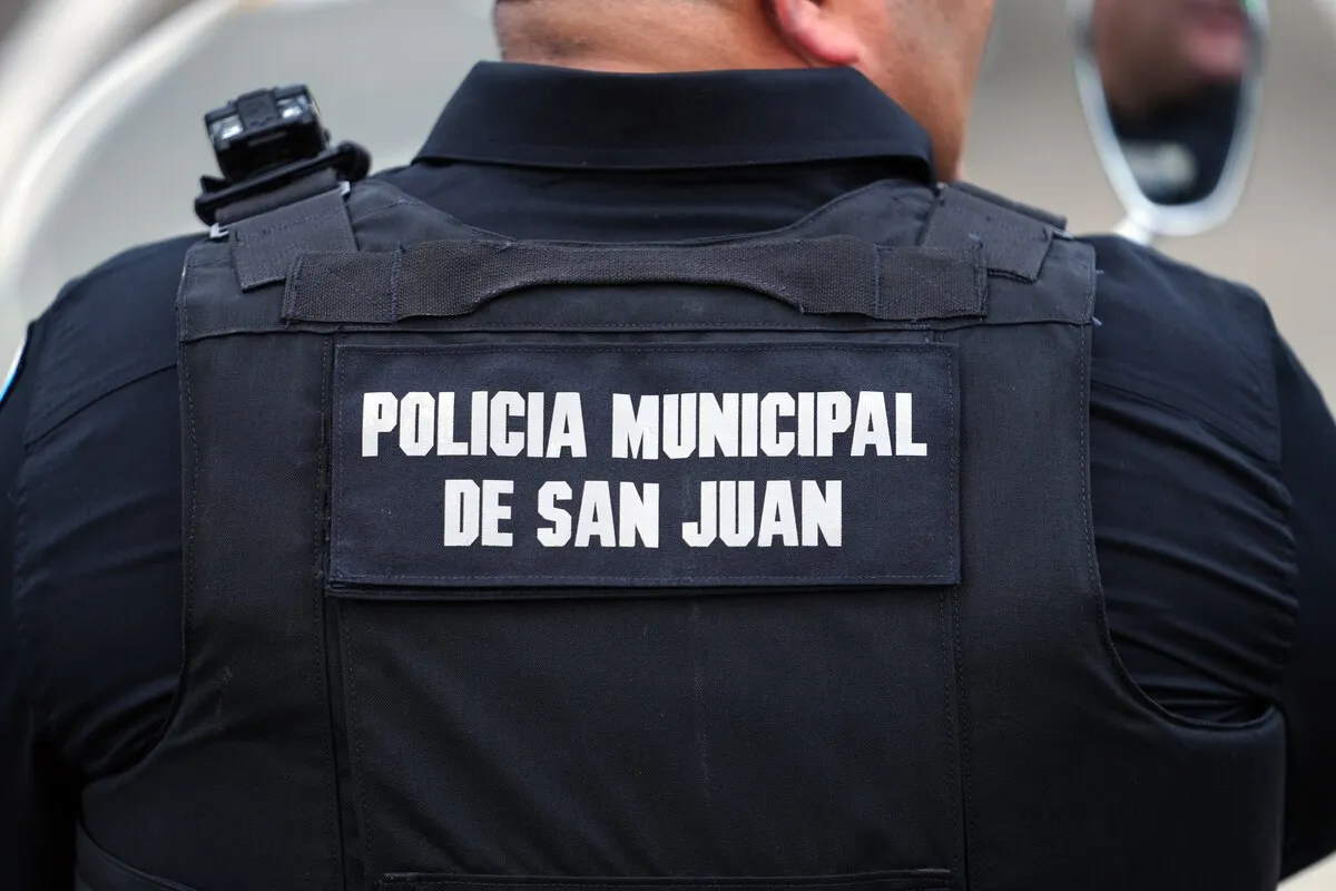 Un hombre agrede a otro con una botella, dispara contra guardias de seguridad y termina herido en Río Piedras