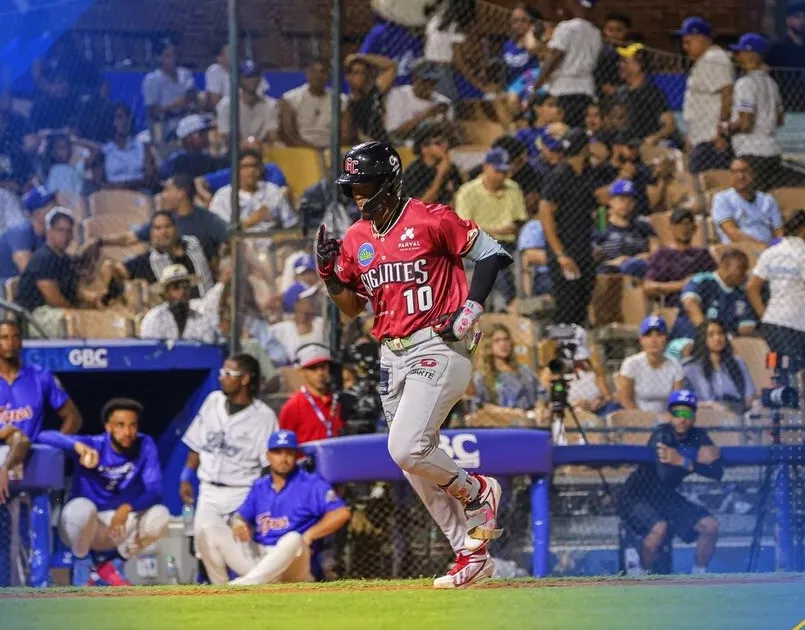 Jefferson Rojas conecta dos jonrones y los Gigantes vencen al Licey 7-1