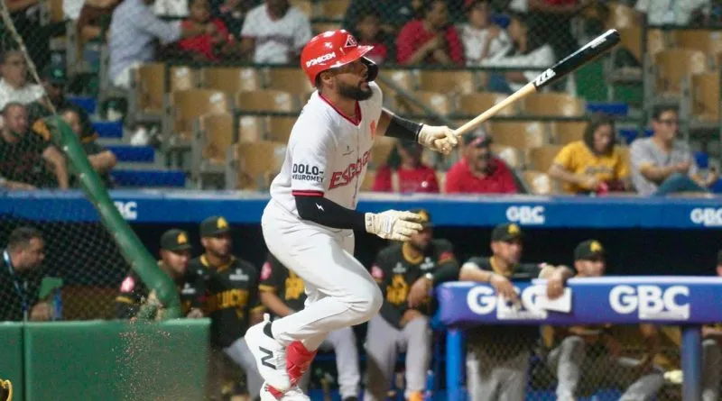 Jonrón de tres carreras de Jonathan Guzmán guía al Escogido a vencer 9-5 a las Águilas