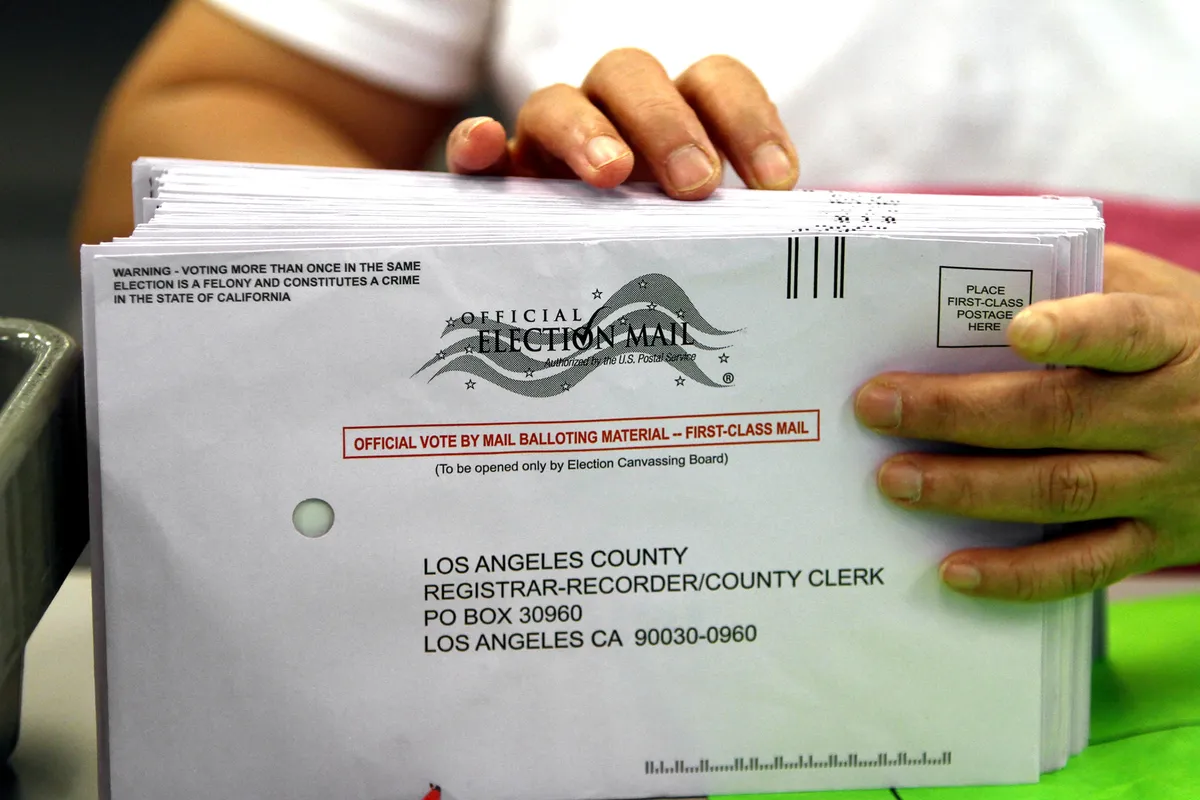Un juez federal rechaza bloquear el conteo de votos por correo de electores señalados como no ciudadanos en California