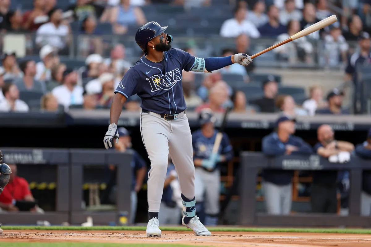 Junior Caminero despierta con un doble decisivo y Tampa empata 2-2 la serie ante Cleveland