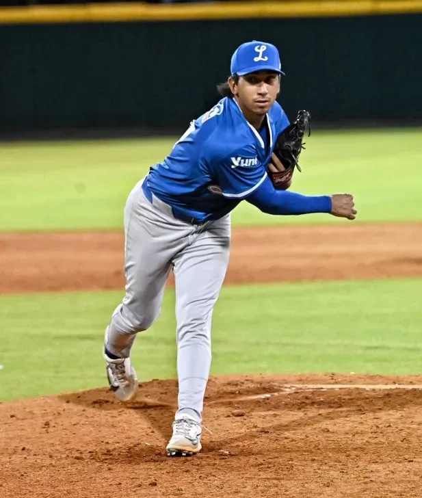 El Licey aplasta 14-1 a los Gigantes y comparte la cima con los Toros en la pelota invernal