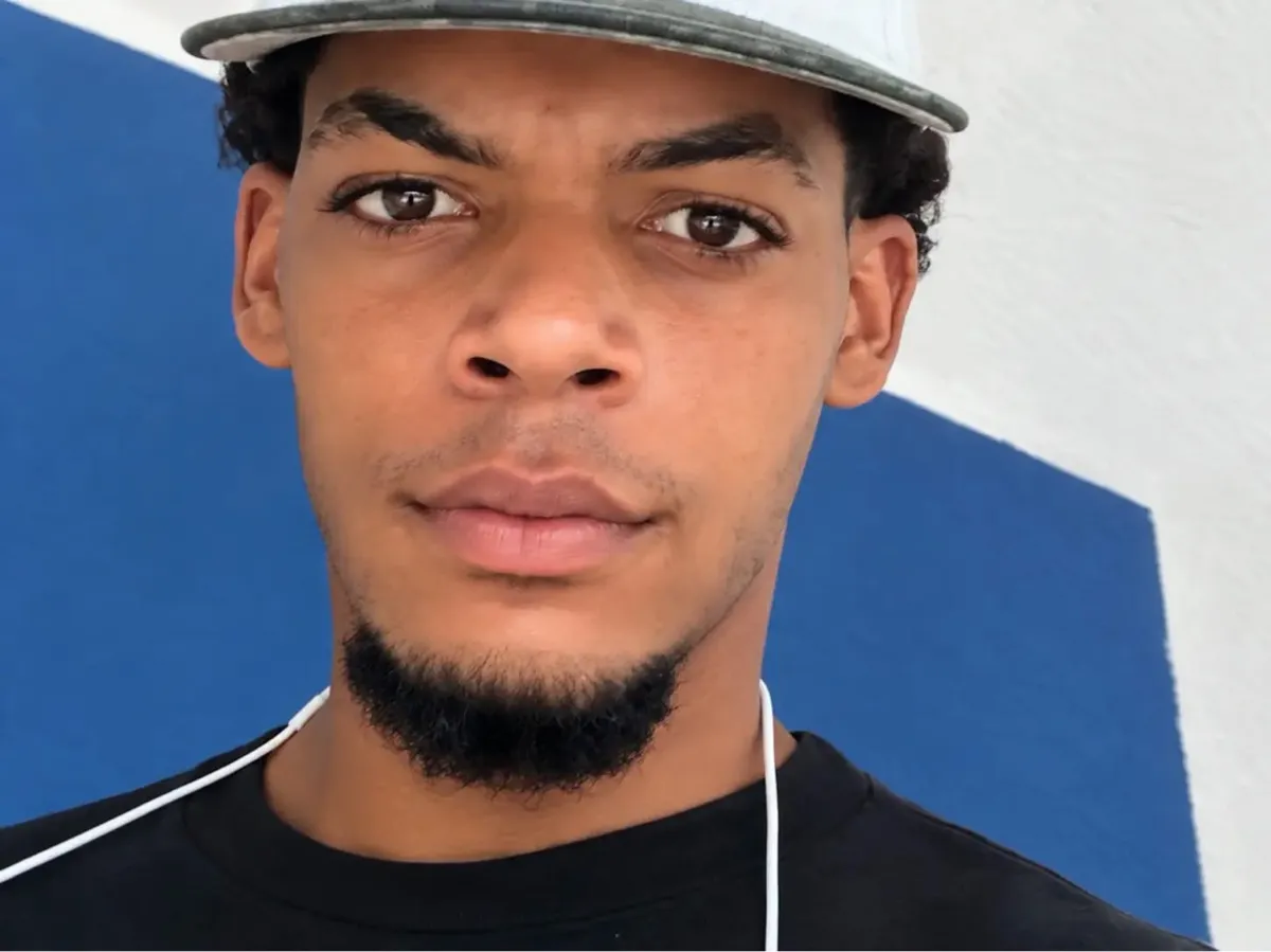 Más de diez días sin rastro de Anderson: su madre lo busca en Nagua tras hallar su ropa quemada