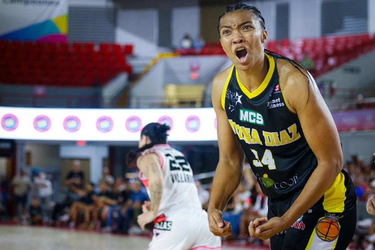 Las Monarcas de Juana Díaz vencen 80-73 a las Ganaderas de Hatillo con una noche enorme de Imani McGee