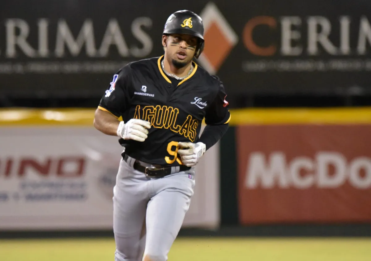 Morel lidera con tres hits el primer triunfo de las Águilas, 4-1 sobre los Gigantes en Santiago