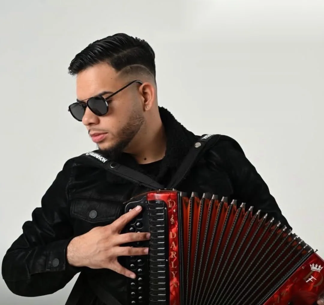 Muere a los 25 años el acordeonista Darlyn Fernández tras una presentación en Florida