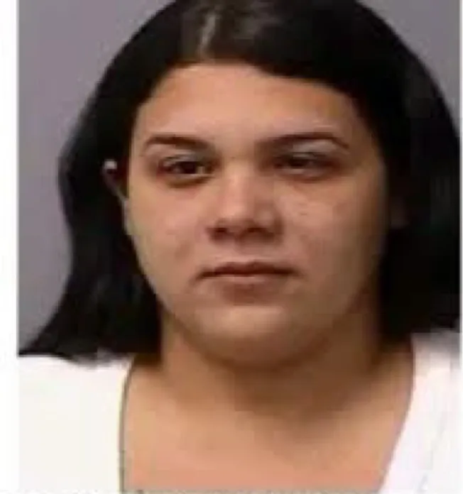 Una mujer de Barranquitas enfrenta un cargo de Ley 54 por presunto maltrato a su pareja y queda libre bajo fianza de $5,000