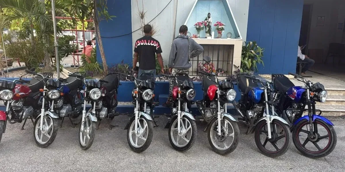 Ocupan ocho motocicletas en un camión en Las Matas de Farfán y cinco figuran como robadas