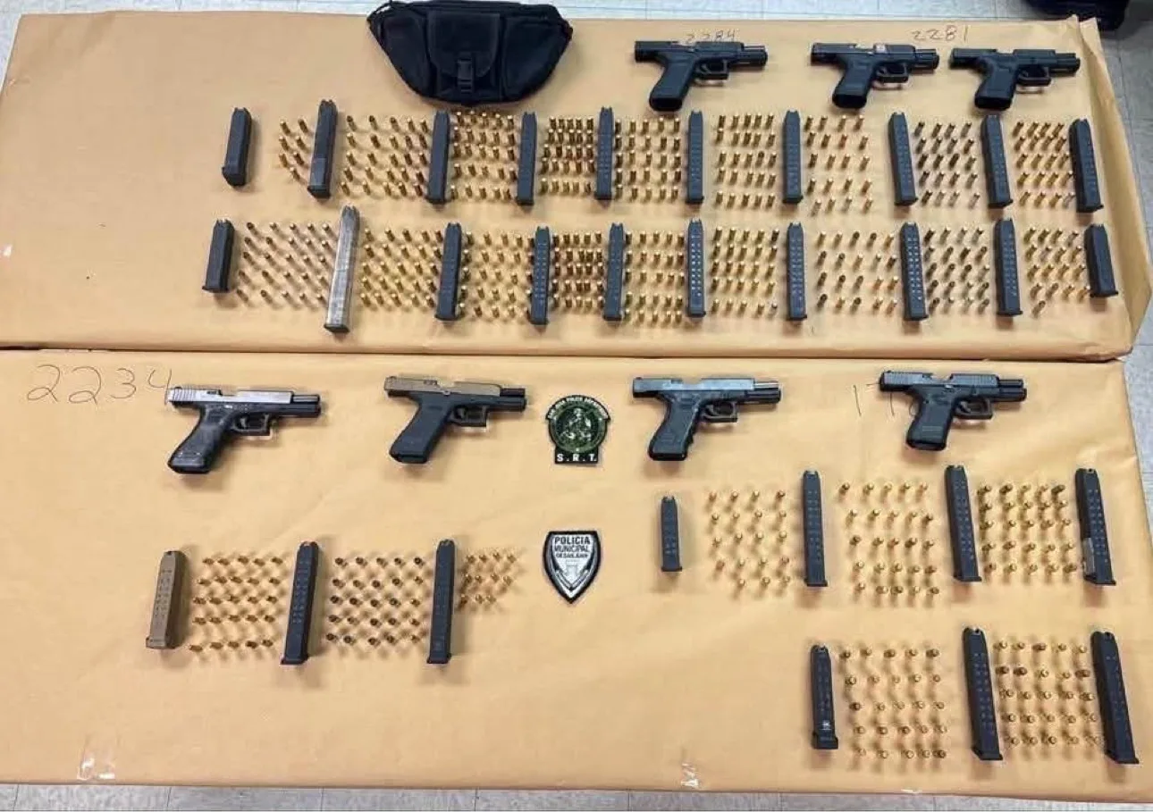 Operativo nocturno en San Juan deja $41,300 en multas y siete armas de fuego ocupadas