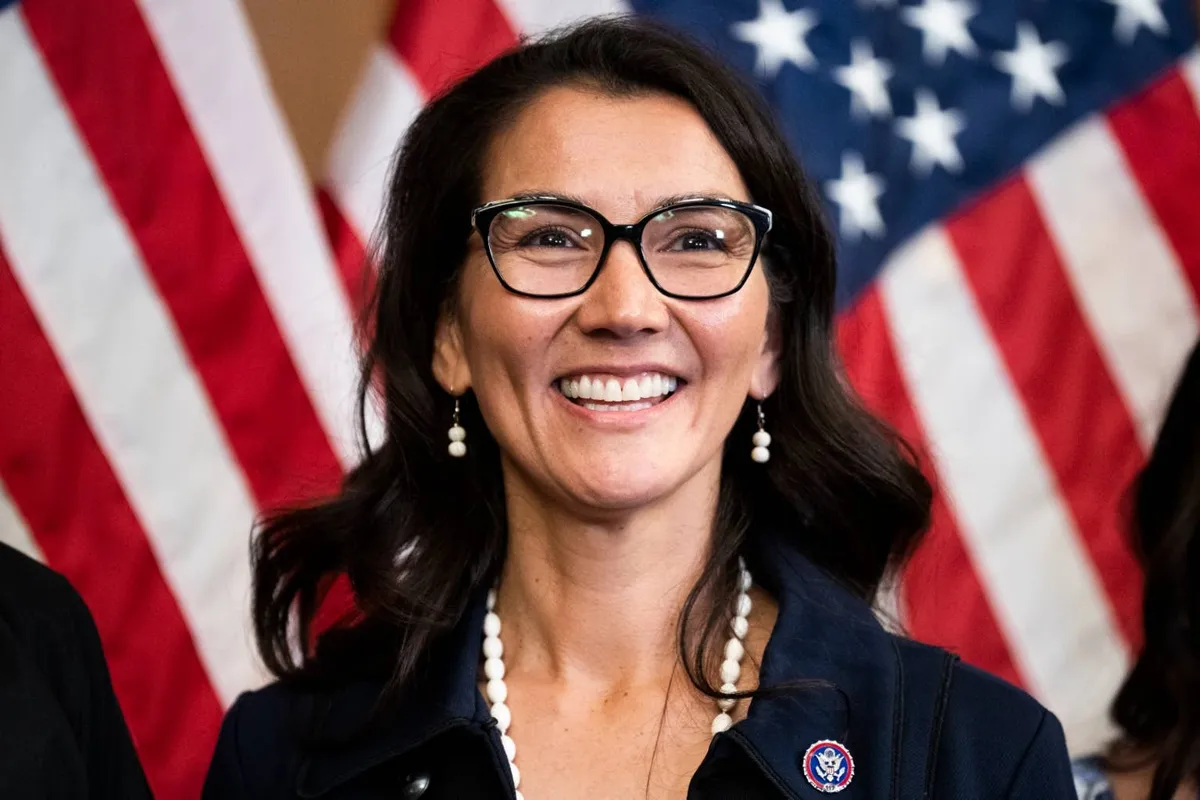 Mary Peltola pide a una jueza que desestime la demanda del gobierno de Trump para frenar la certificación electoral en Alaska
