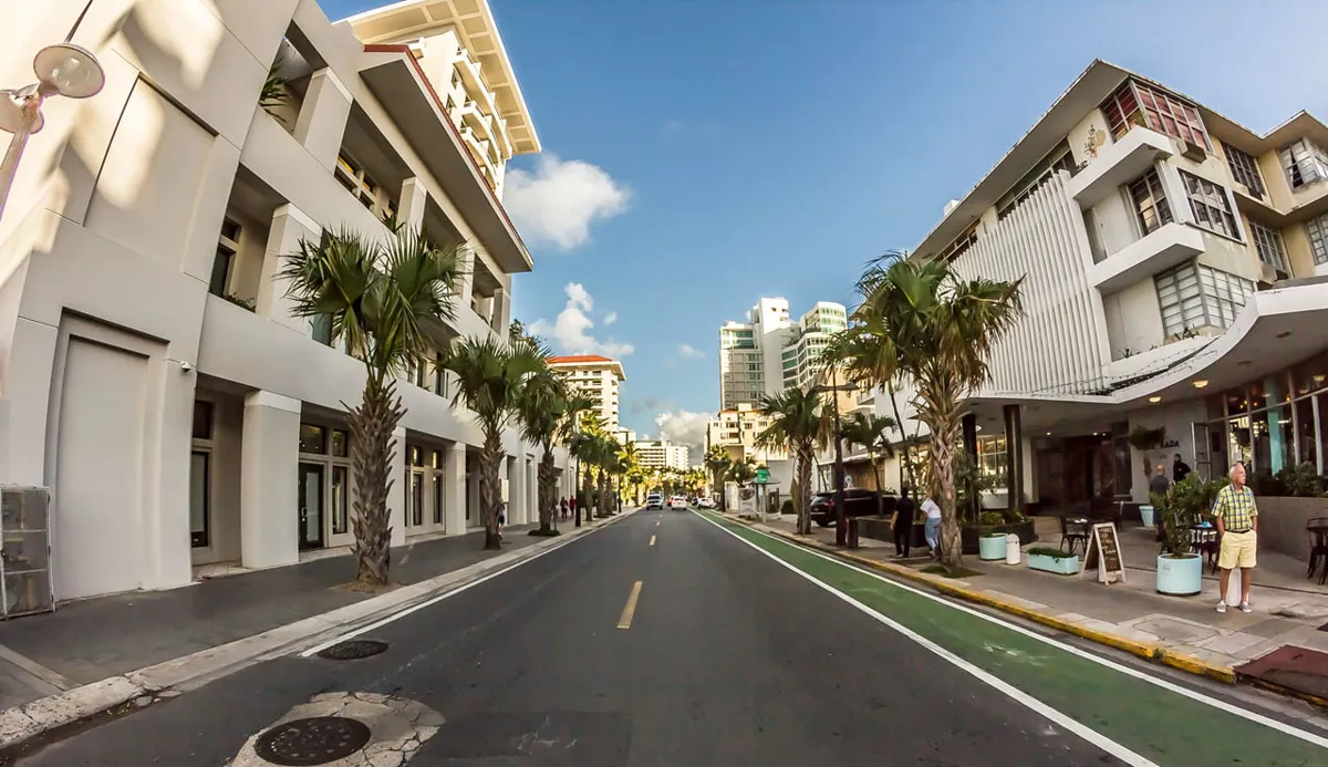 Le pide el celular prestado para una llamada y termina asaltándolo en plena avenida Ashford, en Condado