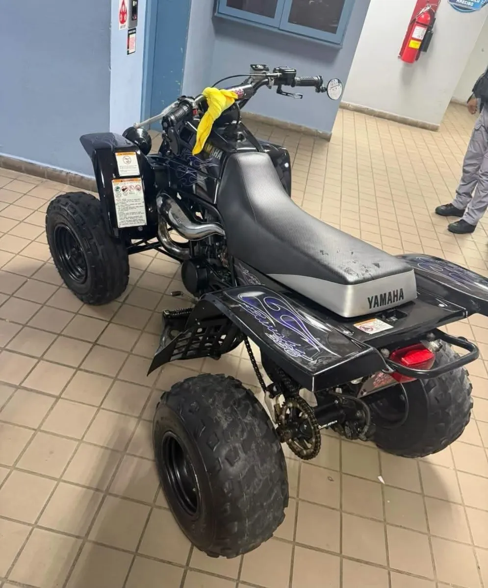 La Policía ocupa un Yamaha Banshee y arresta a un hombre en Barceloneta por presuntas violaciones a la Ley 8