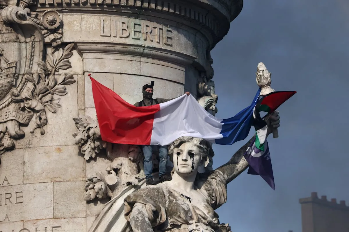 Primero fueron los estudiantes: así se encadenó la protesta que hoy tiene a Francia en las calles