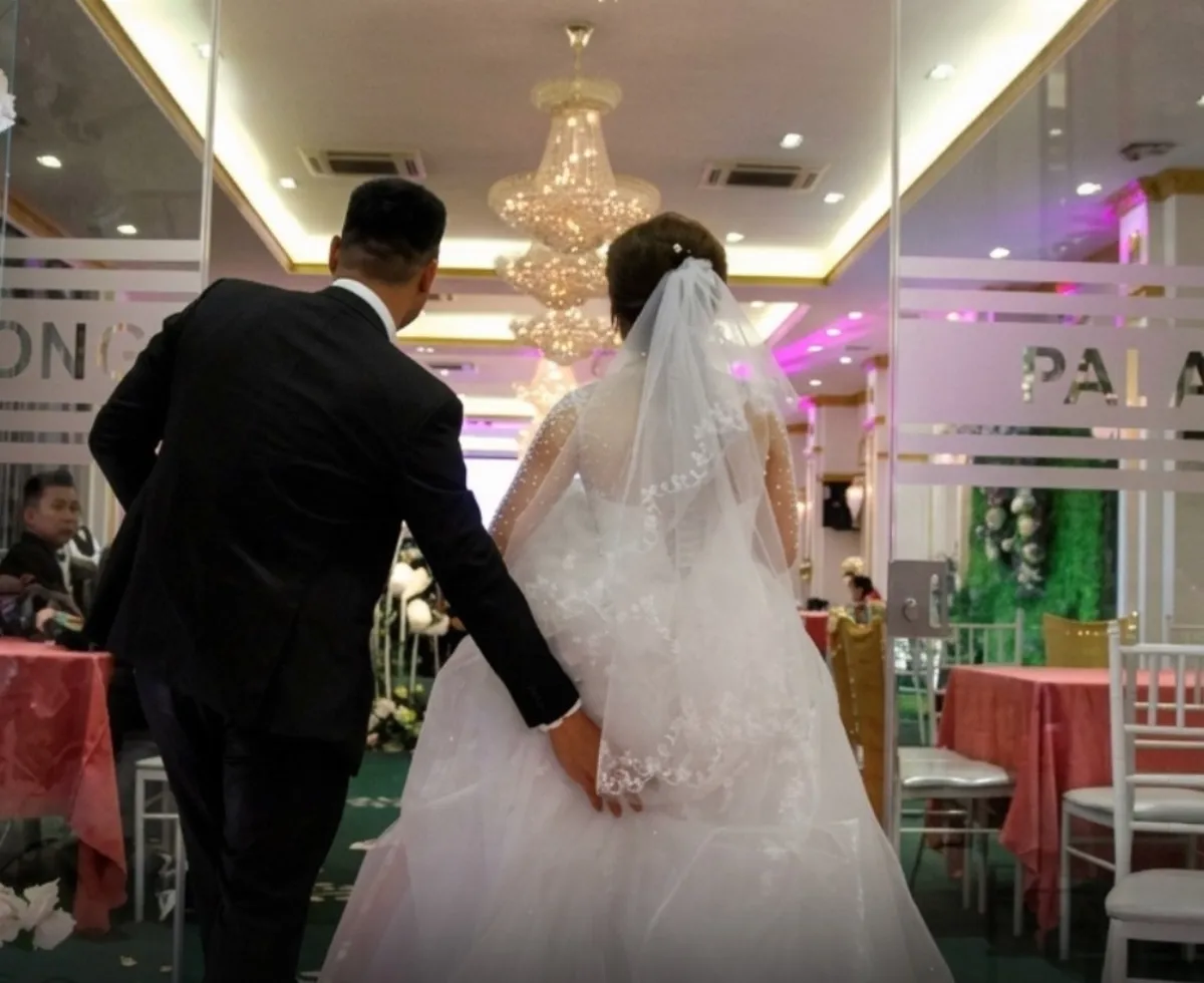 Cobraban hasta $40,000 por matrimonio: cae en Massachusetts una red de bodas falsas para obtener la residencia
