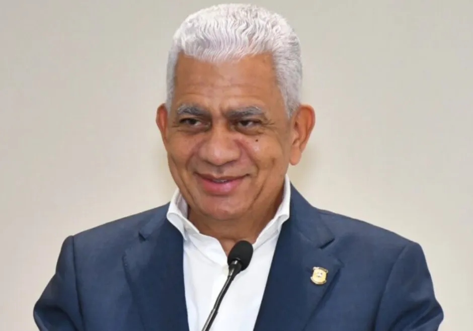 Ricardo de los Santos descarta tocar la Ley de Hidrocarburos ahora y defiende el subsidio a los combustibles