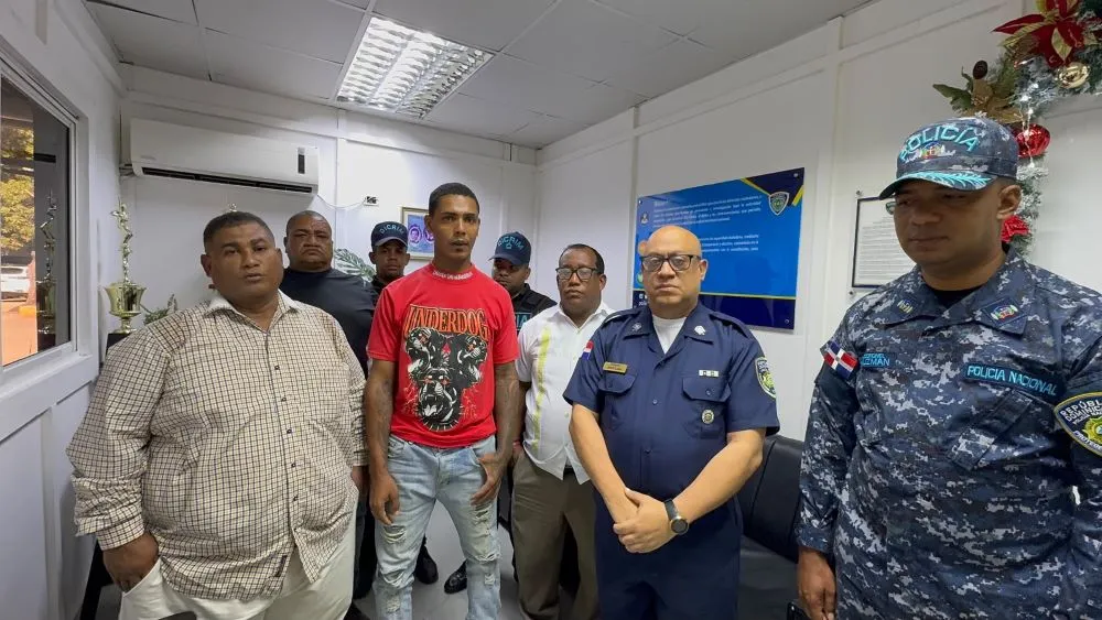 Se entrega el joven vinculado al asalto contra el regidor de Villa González y su esposa