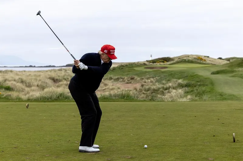 La administración Trump pide remover a la jueza del caso del campo de golf de Washington