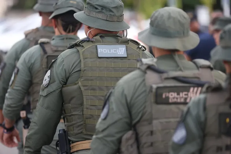 Arrestan a tres personas, entre ellas un menor de 16 años, con una pistola y 183 municiones en Santa Isabel