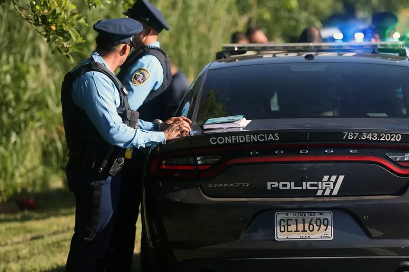 Ataque a escobazos contra un auto en Aguada termina con orden de arresto contra un joven de 20 años