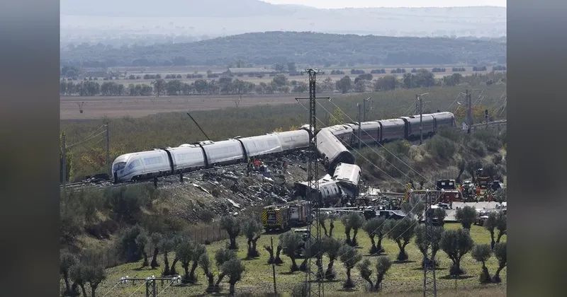 Suben a 69 los muertos por el choque de trenes en España: la investigación apunta a una orden del centro de control de Adif