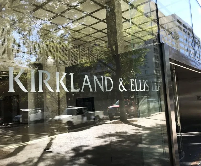 Demócratas presionan a Kirkland & Ellis por su acuerdo con Trump