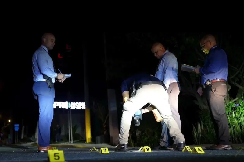 Hallan muerto a tiros a Ángel L. Santiago Cruz frente a una gasolinera en Levittown, Toa Baja