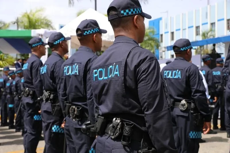 Policía ocupa 12 armas blancas e interviene cuatro puntos en operativos en San Cristóbal