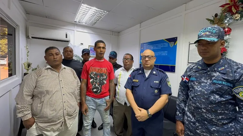 Se entrega el joven vinculado al asalto contra el regidor de Villa González y su esposa