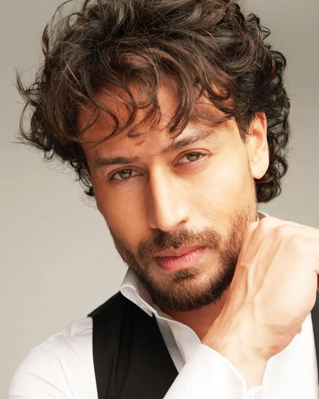 Tiger Shroff sale ileso de un atentado a tiros contra su auto en Mumbai