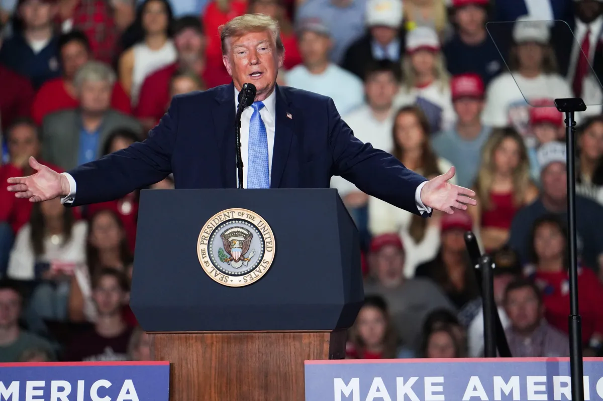 Trump arremetió contra el Senado por no hacer permanente el horario de verano y bromeó con que cambiar la hora lo hace llegar tarde
